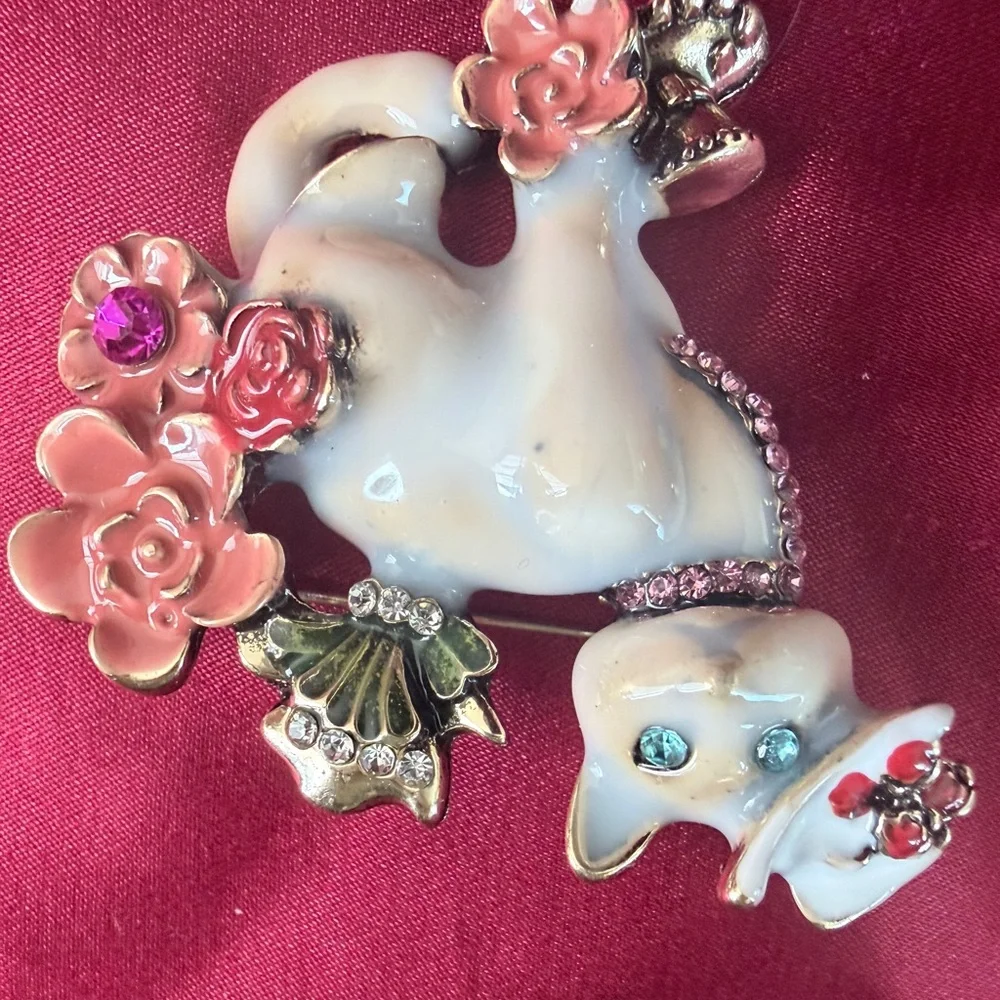 Elegant White Cat Brooch with Pink Floral Accents